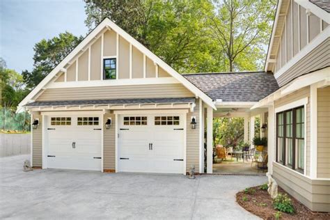 detached garage with enclosed breezeway